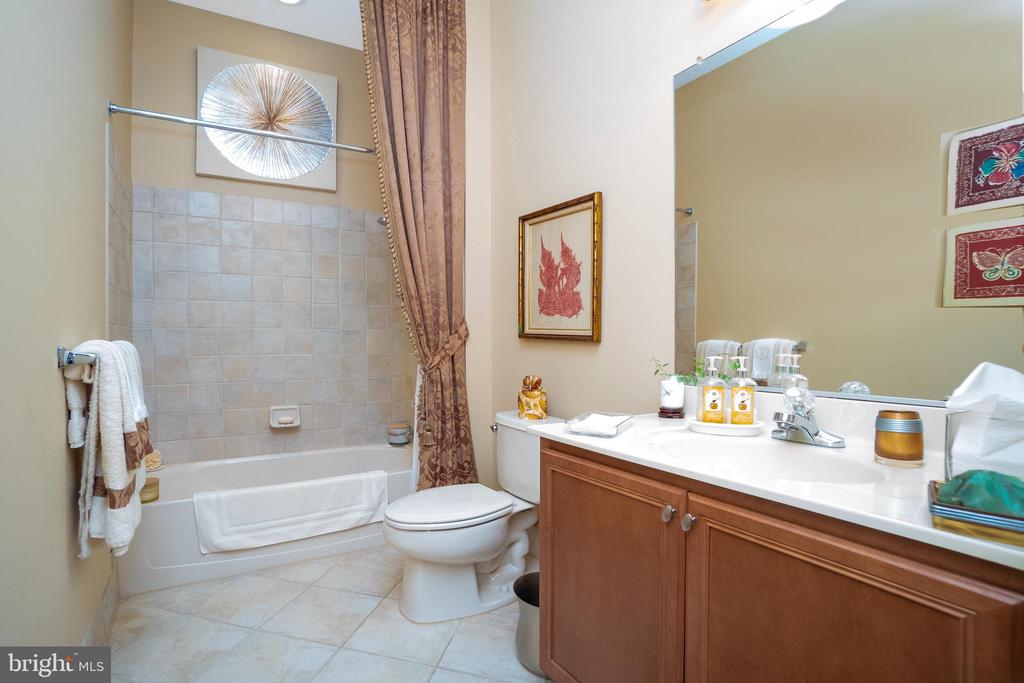 5243 CANYON CREEK WAY