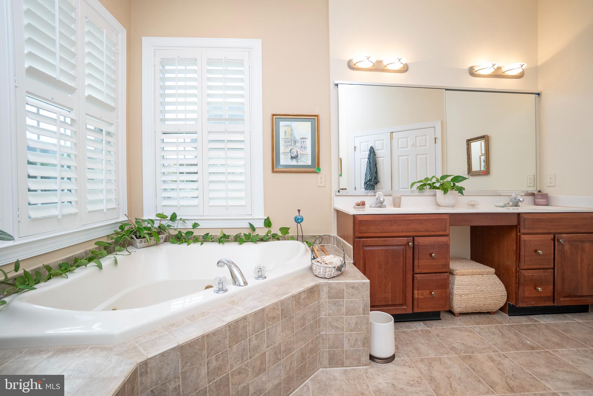 5243 CANYON CREEK WAY