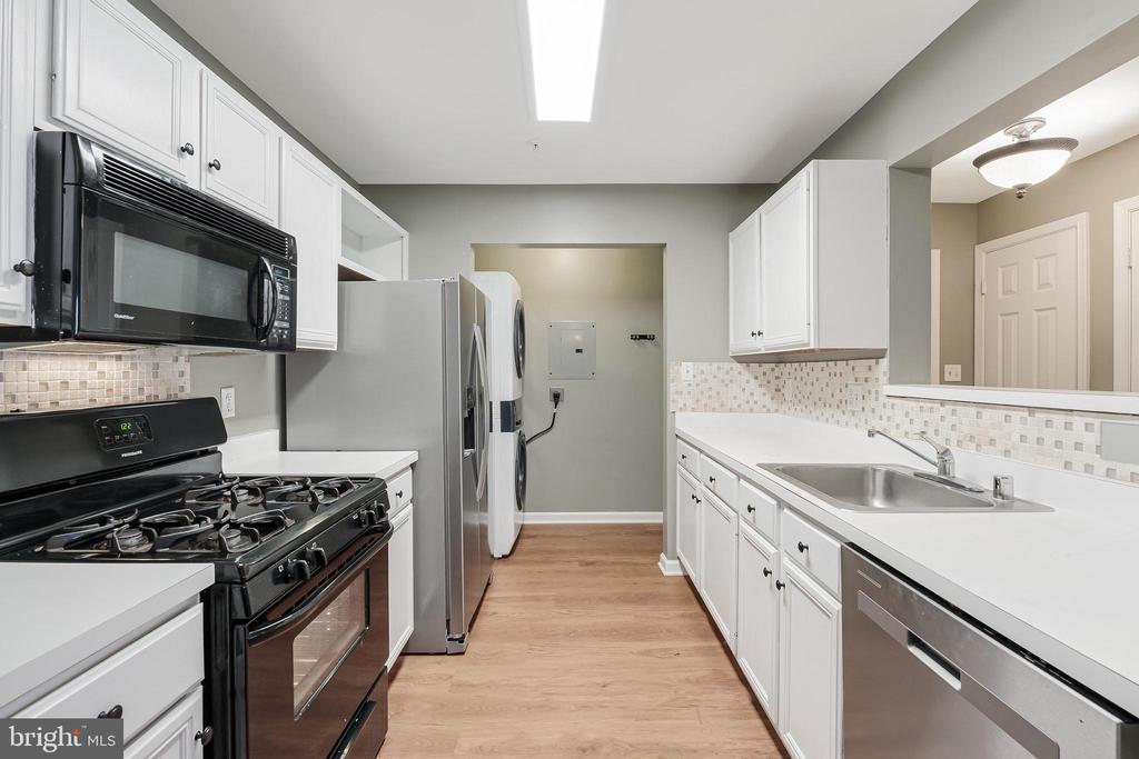 8091 LACY DRIVE 101