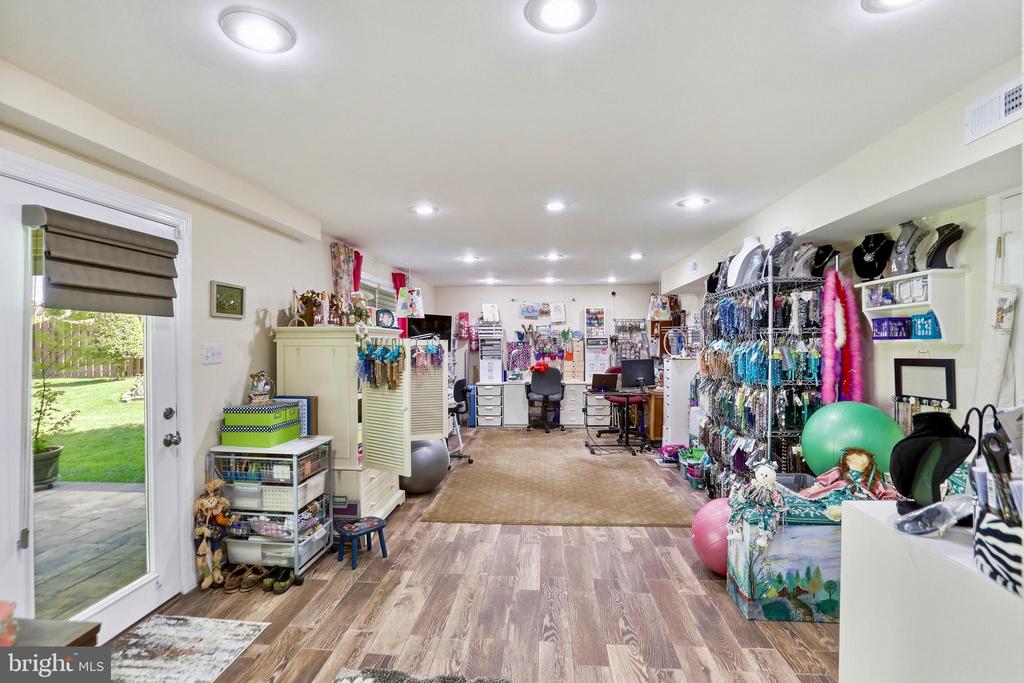 4132 WAYNESBORO COURT