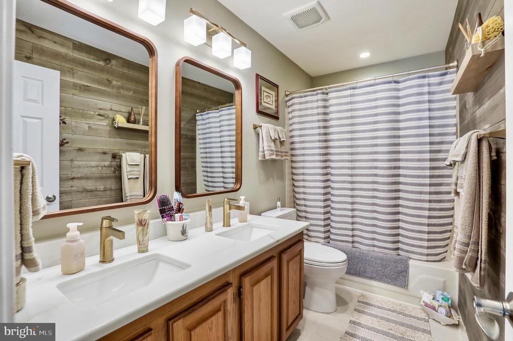 4132 WAYNESBORO COURT
