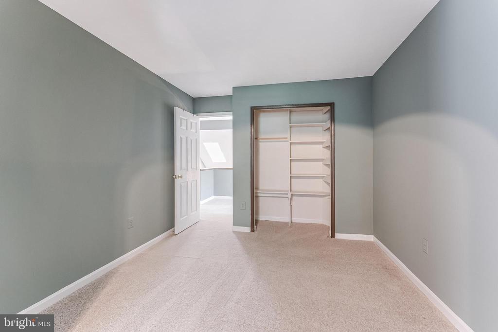 15045 HOLLEYSIDE DRIVE