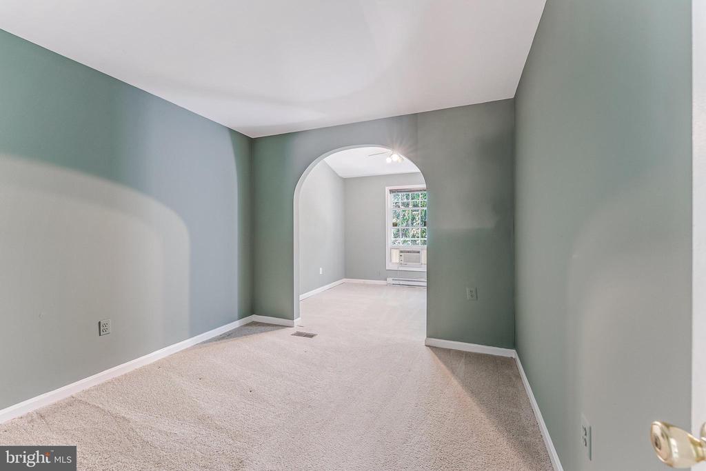 15045 HOLLEYSIDE DRIVE