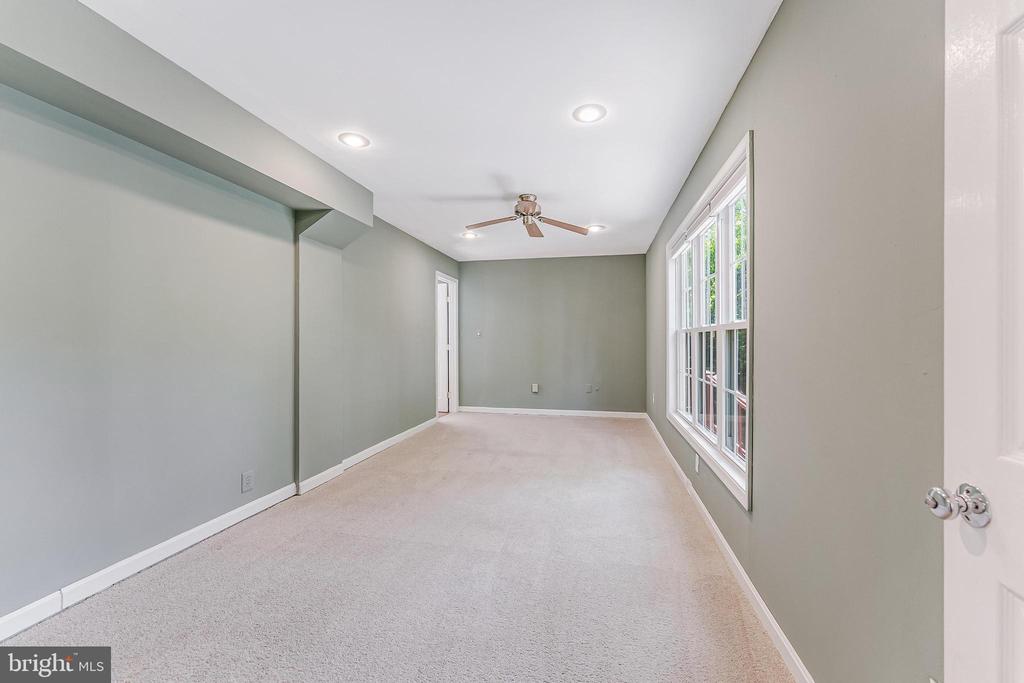 15045 HOLLEYSIDE DRIVE