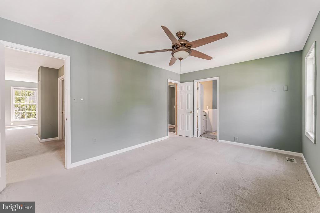 15045 HOLLEYSIDE DRIVE