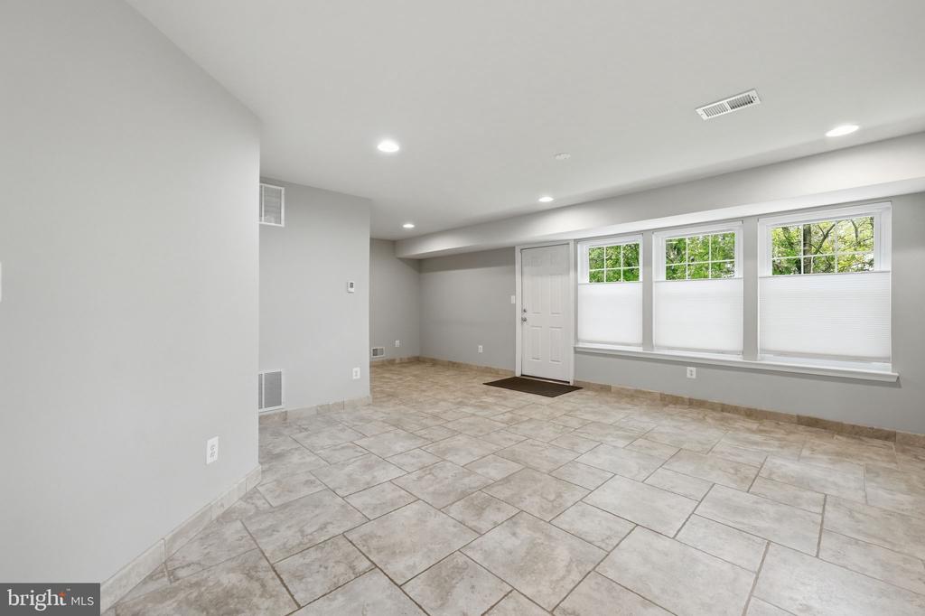 8605 WEBSTER TAVERN WAY