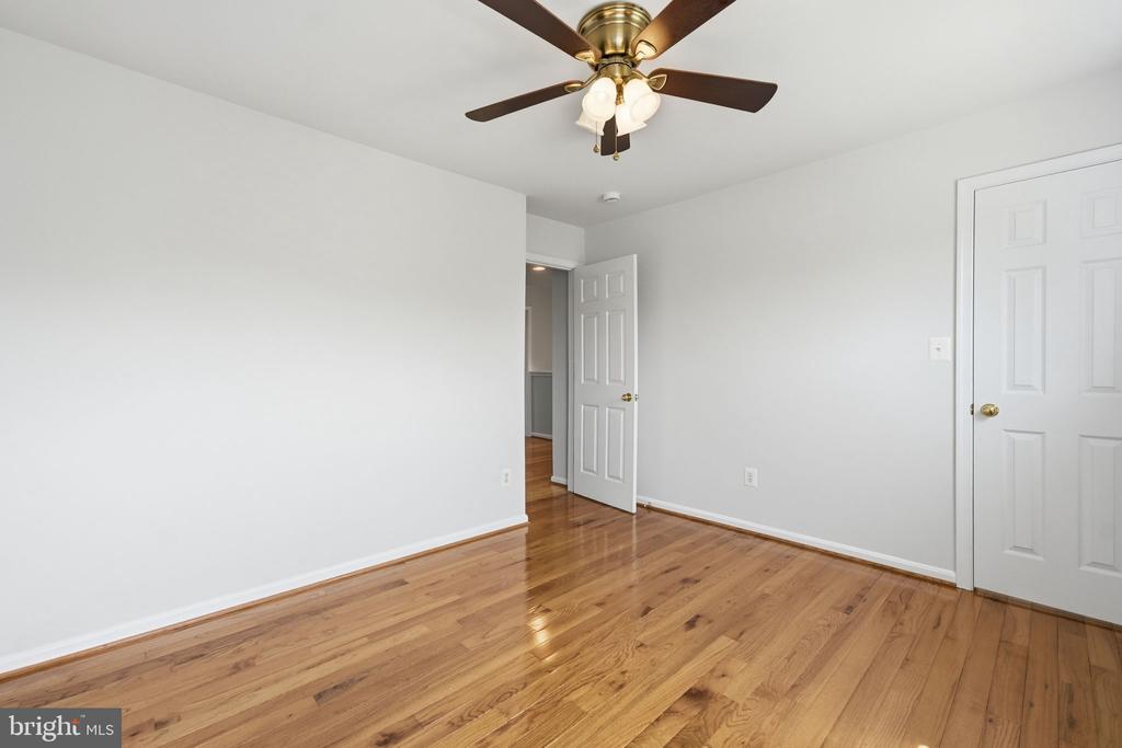 8605 WEBSTER TAVERN WAY