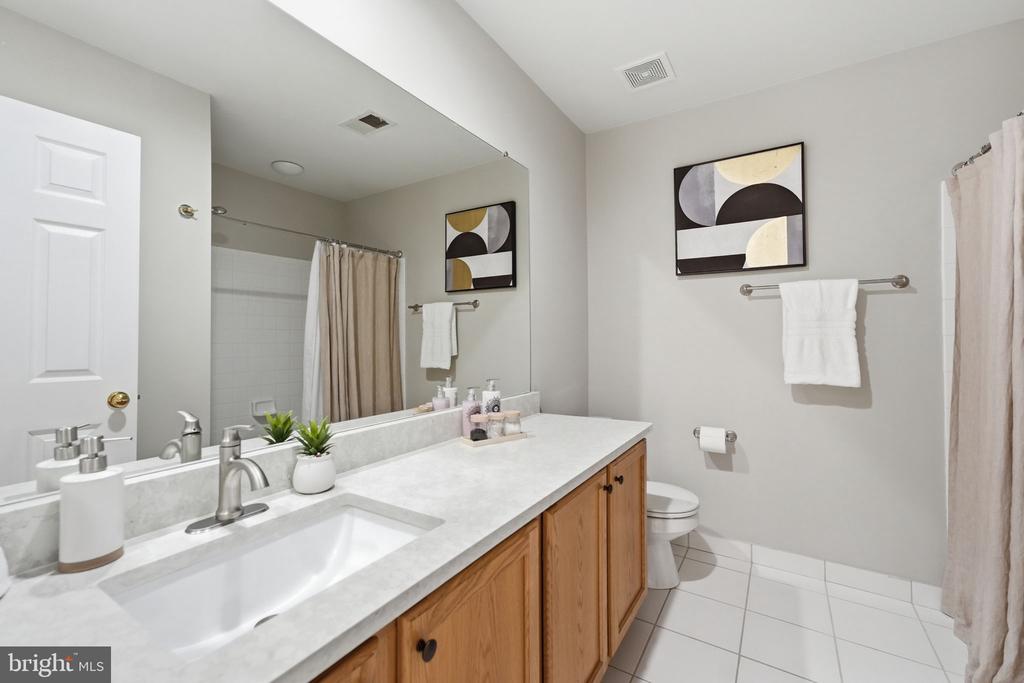 8605 WEBSTER TAVERN WAY