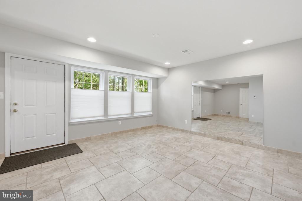 8605 WEBSTER TAVERN WAY