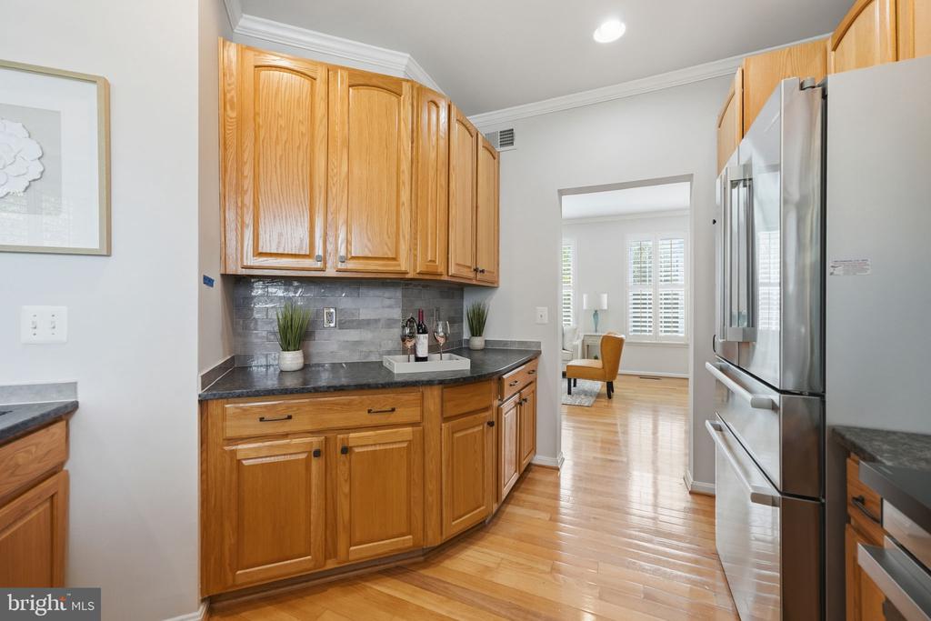 8605 WEBSTER TAVERN WAY