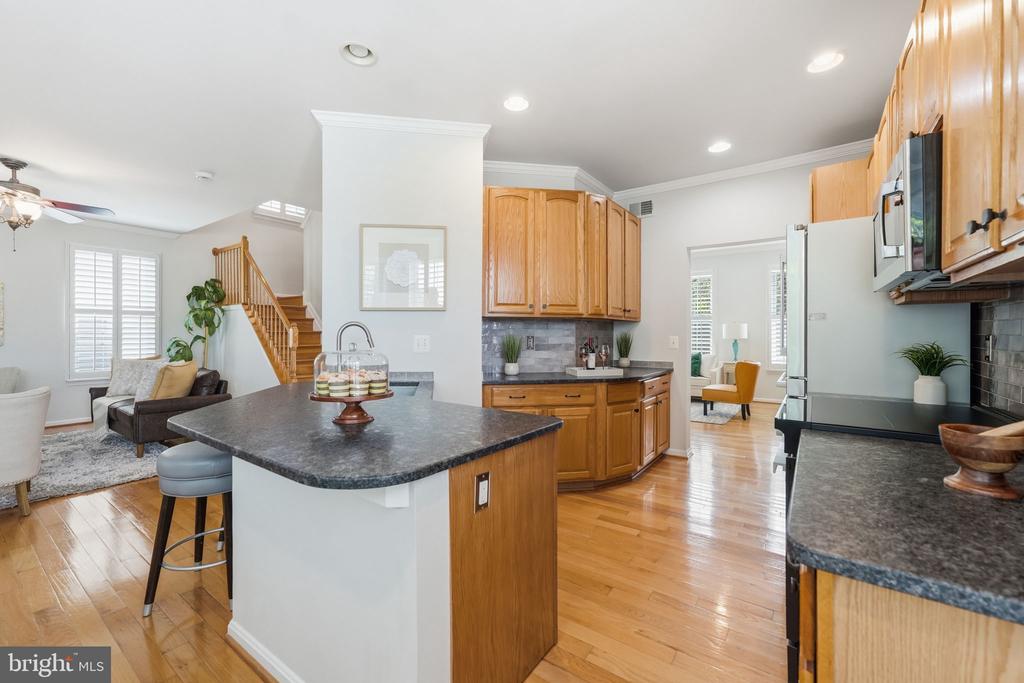 8605 WEBSTER TAVERN WAY