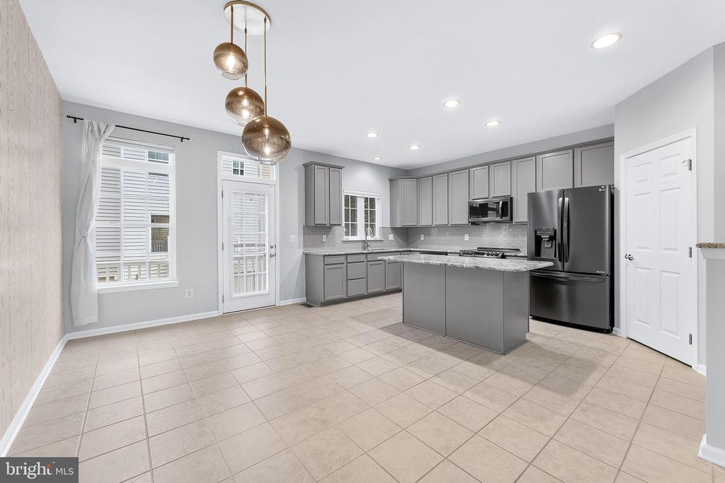 7015 TREK WAY