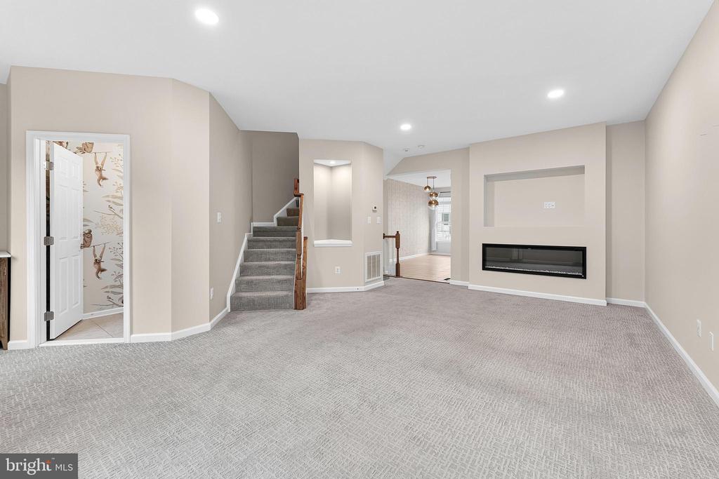 7015 TREK WAY
