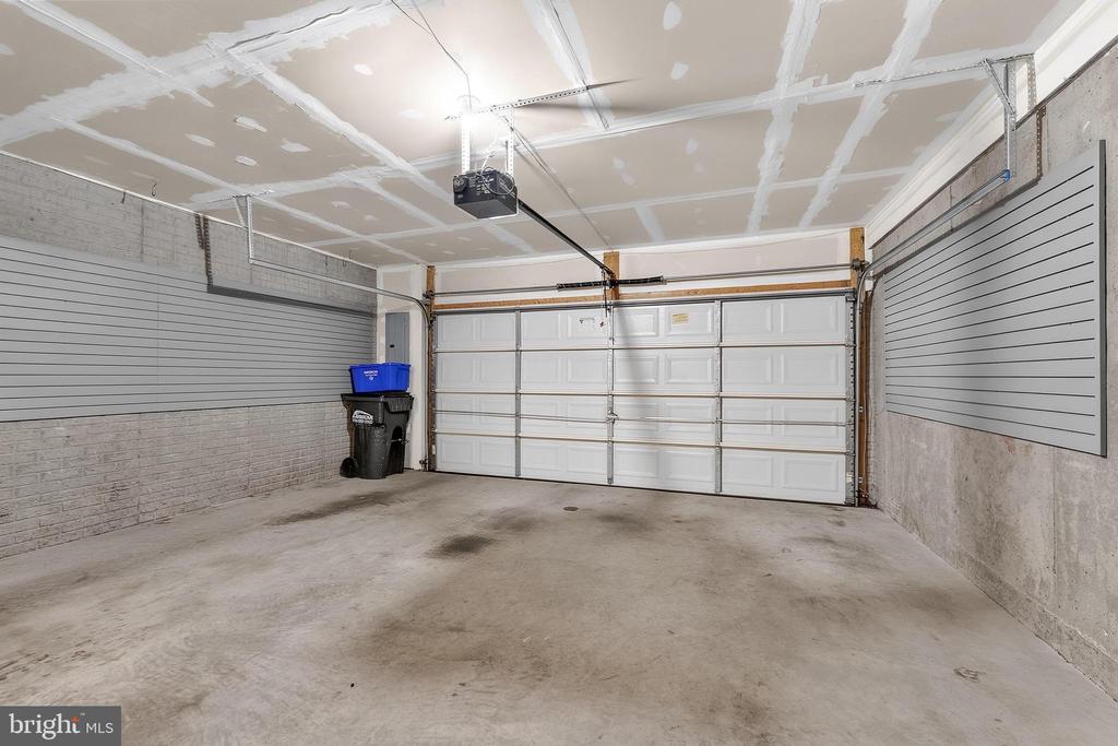 7015 TREK WAY