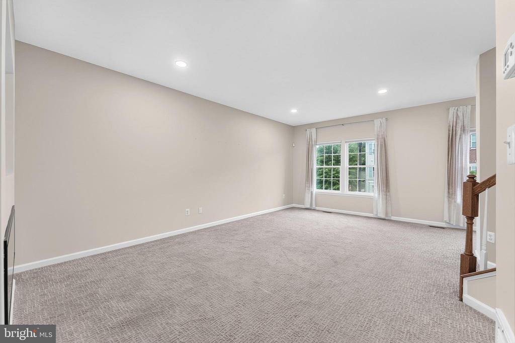 7015 TREK WAY
