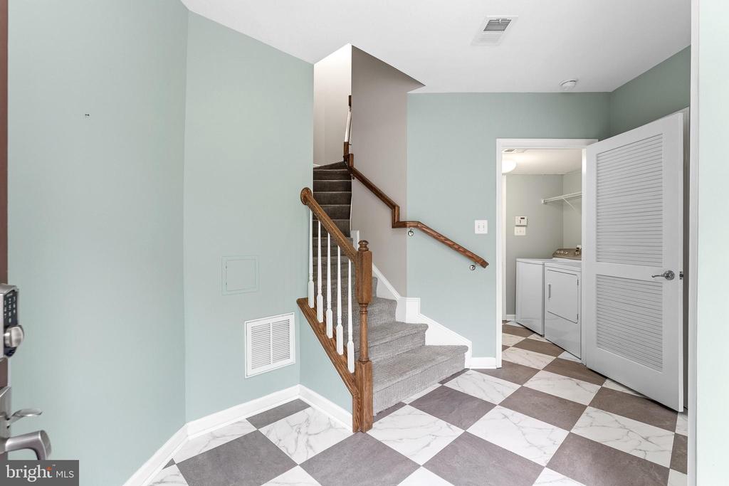 7015 TREK WAY