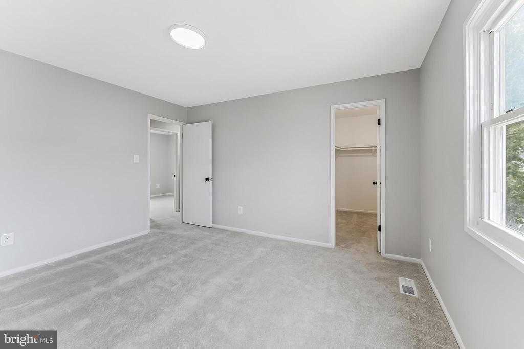 7511 REMINGTON ROAD