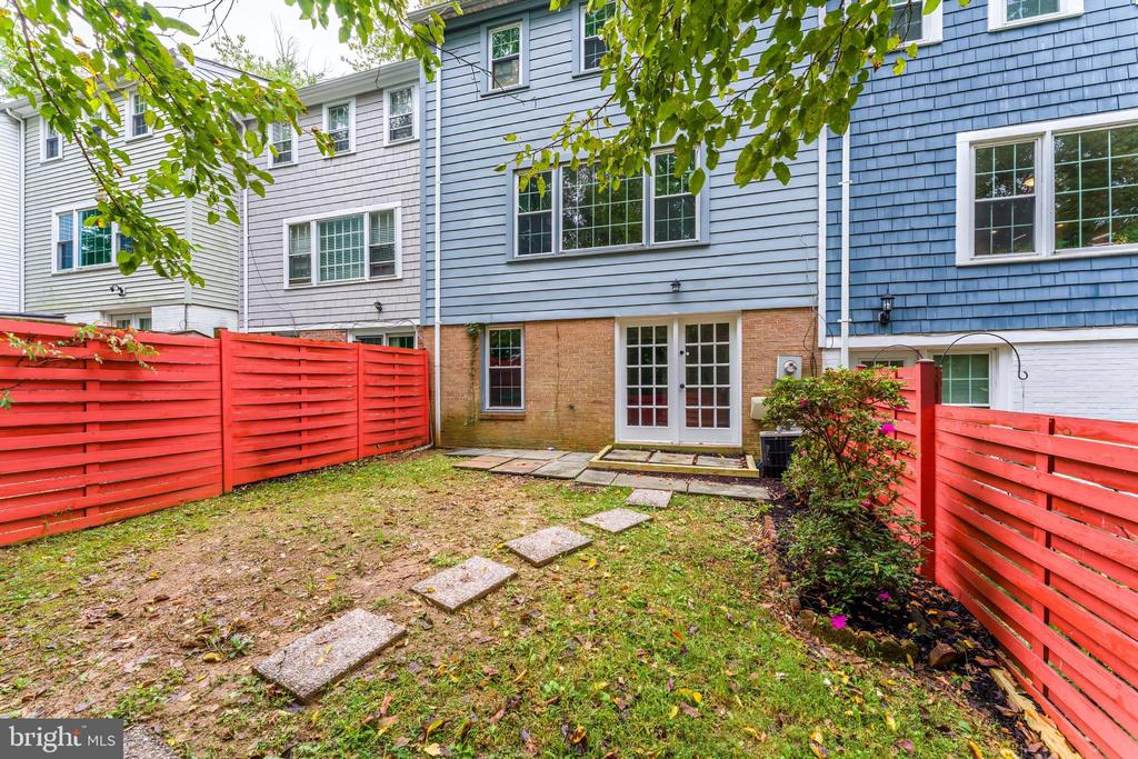 1202 FOX RUN PLACE