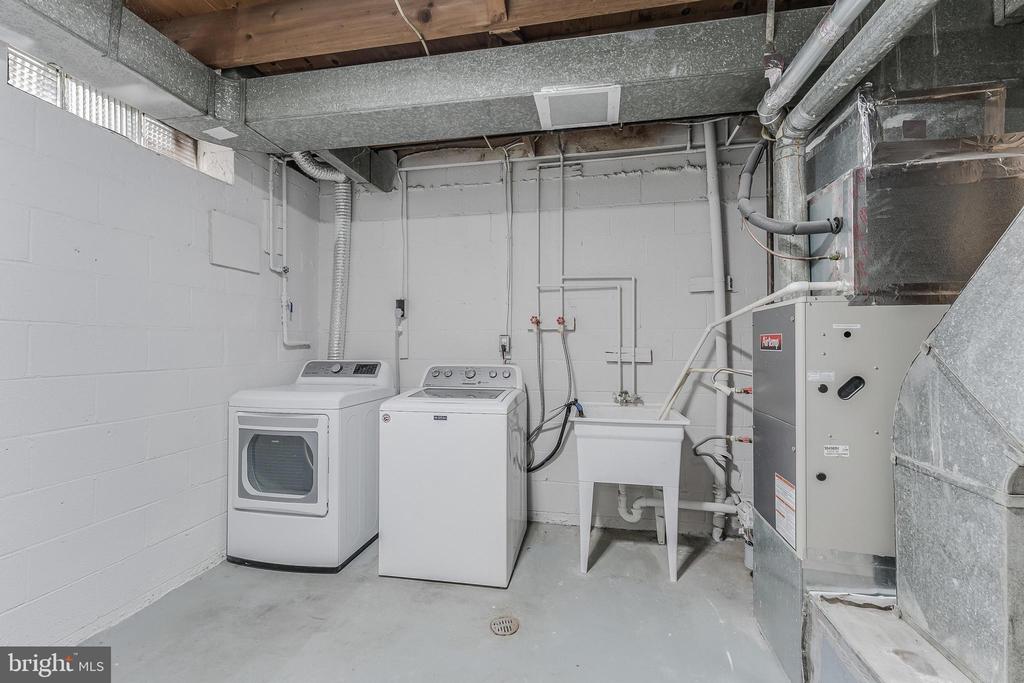 1202 FOX RUN PLACE