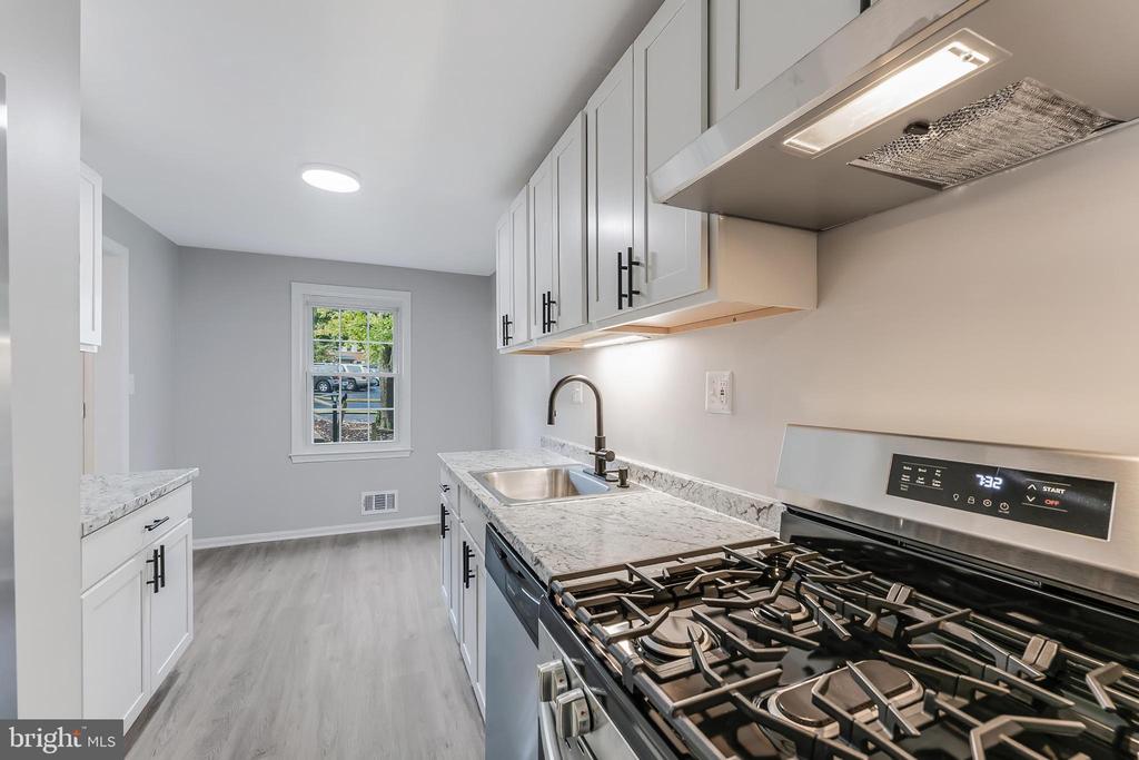 1202 FOX RUN PLACE