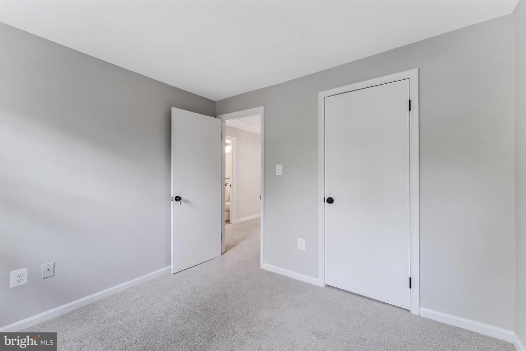 1202 FOX RUN PLACE