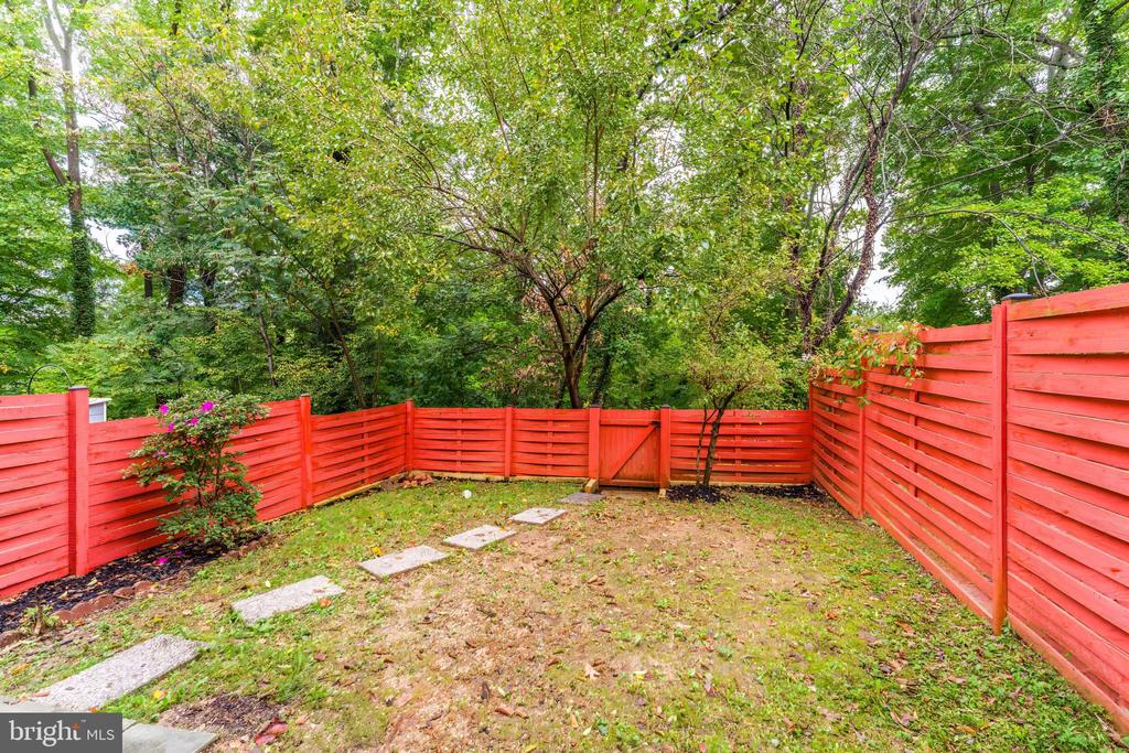 1202 FOX RUN PLACE
