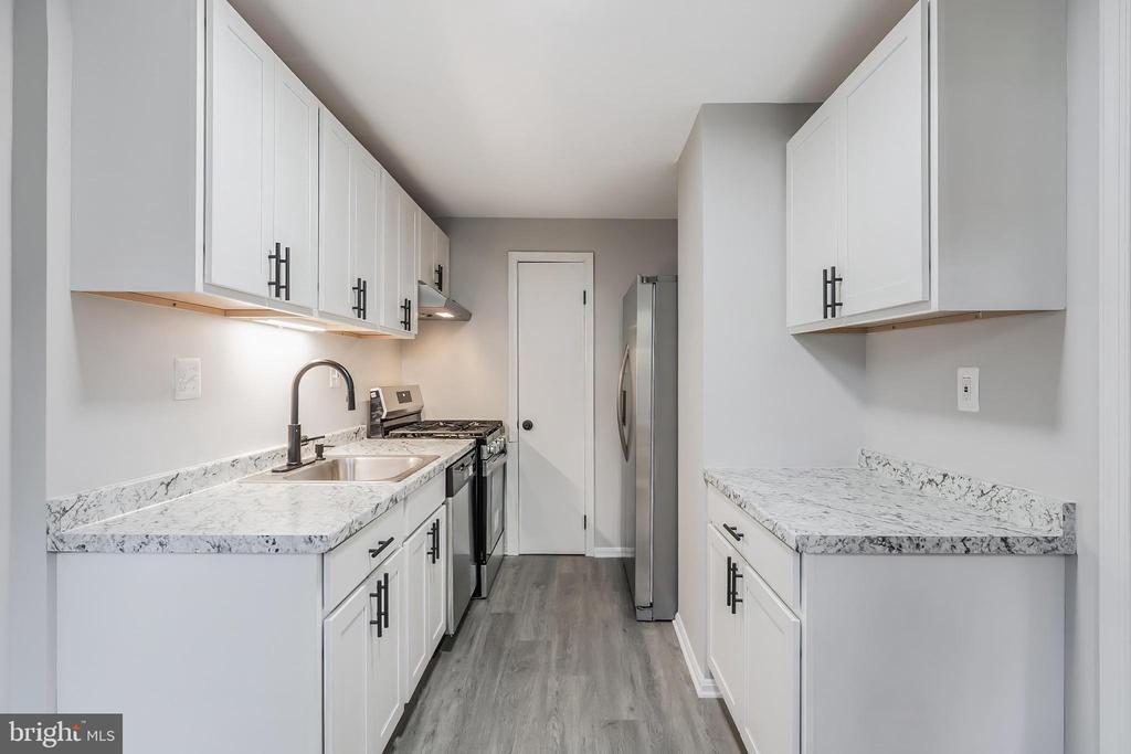 1202 FOX RUN PLACE