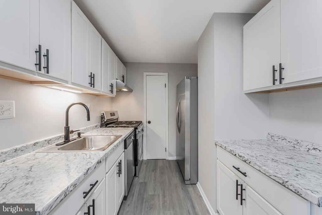 1202 FOX RUN PLACE