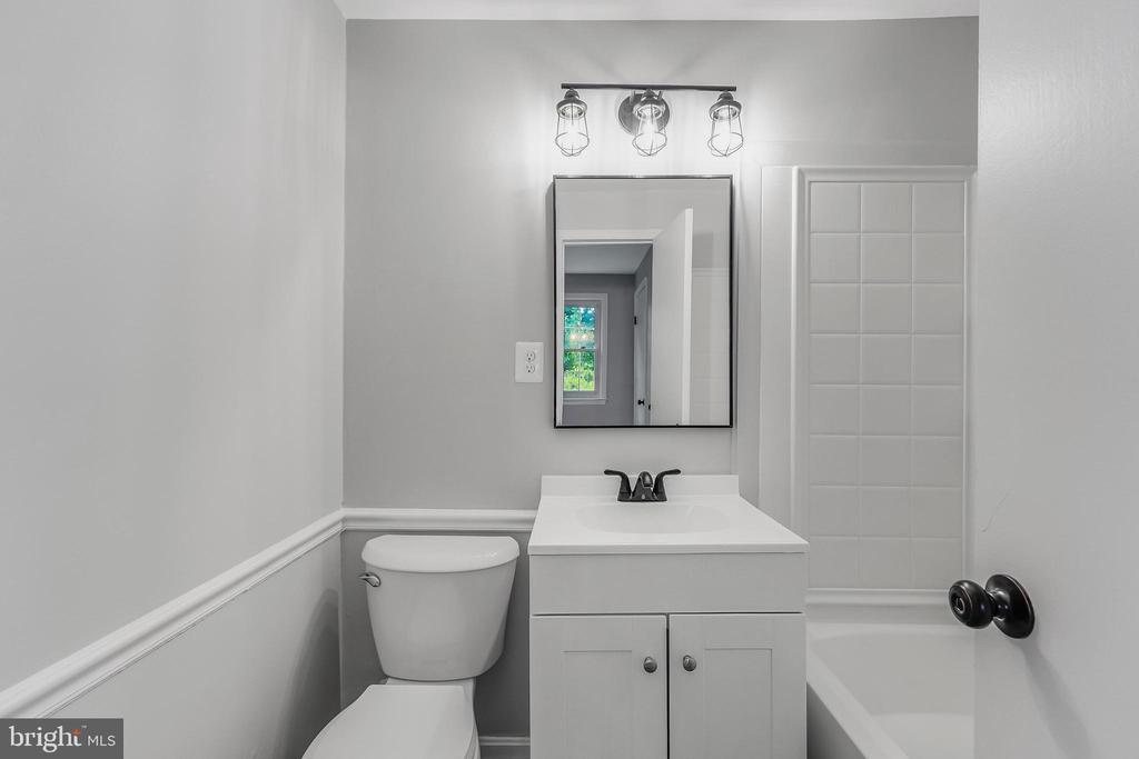 1202 FOX RUN PLACE