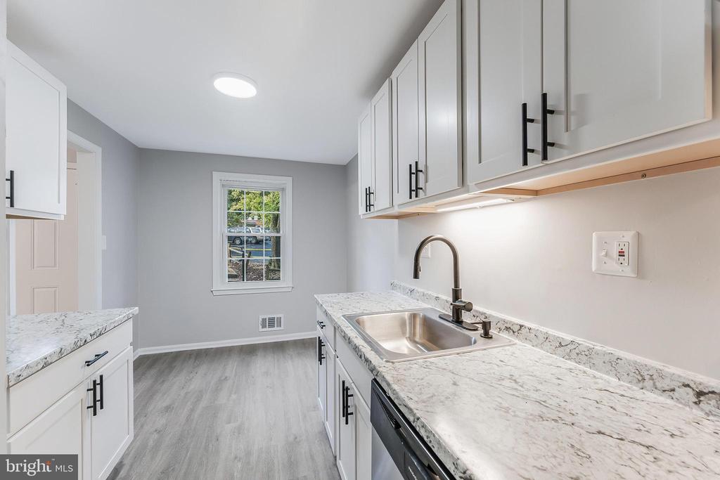 1202 FOX RUN PLACE