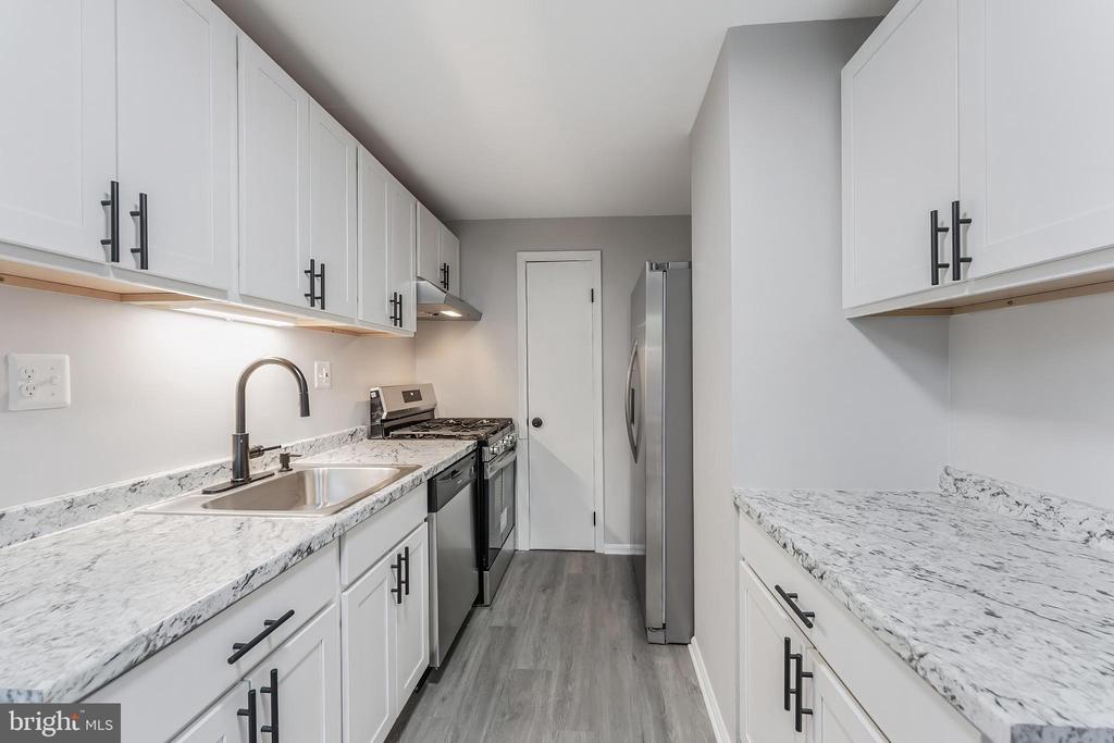 1202 FOX RUN PLACE