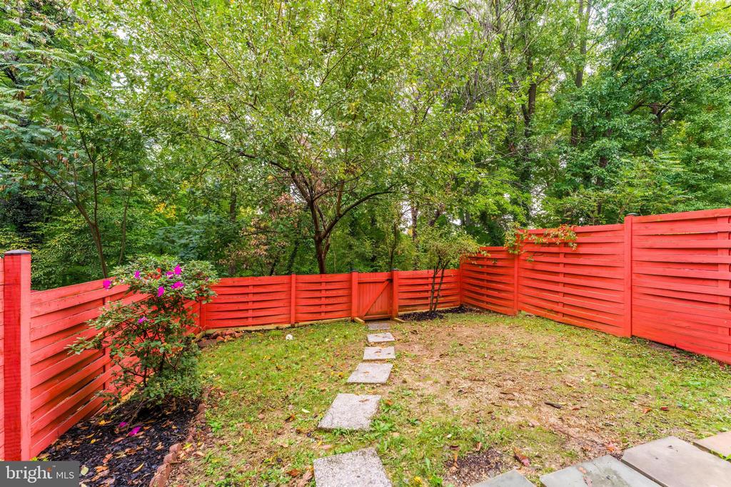1202 FOX RUN PLACE