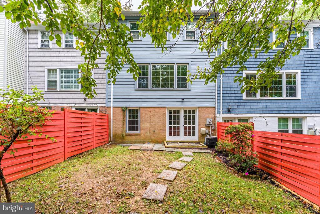1202 FOX RUN PLACE