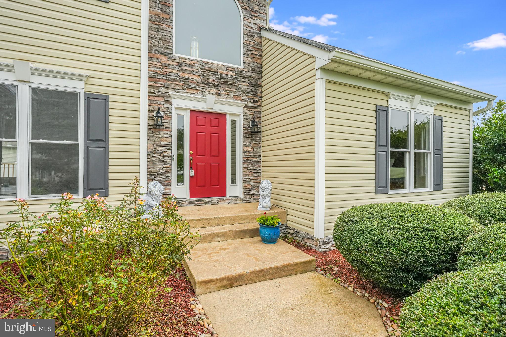 2702 McKenzie Ln