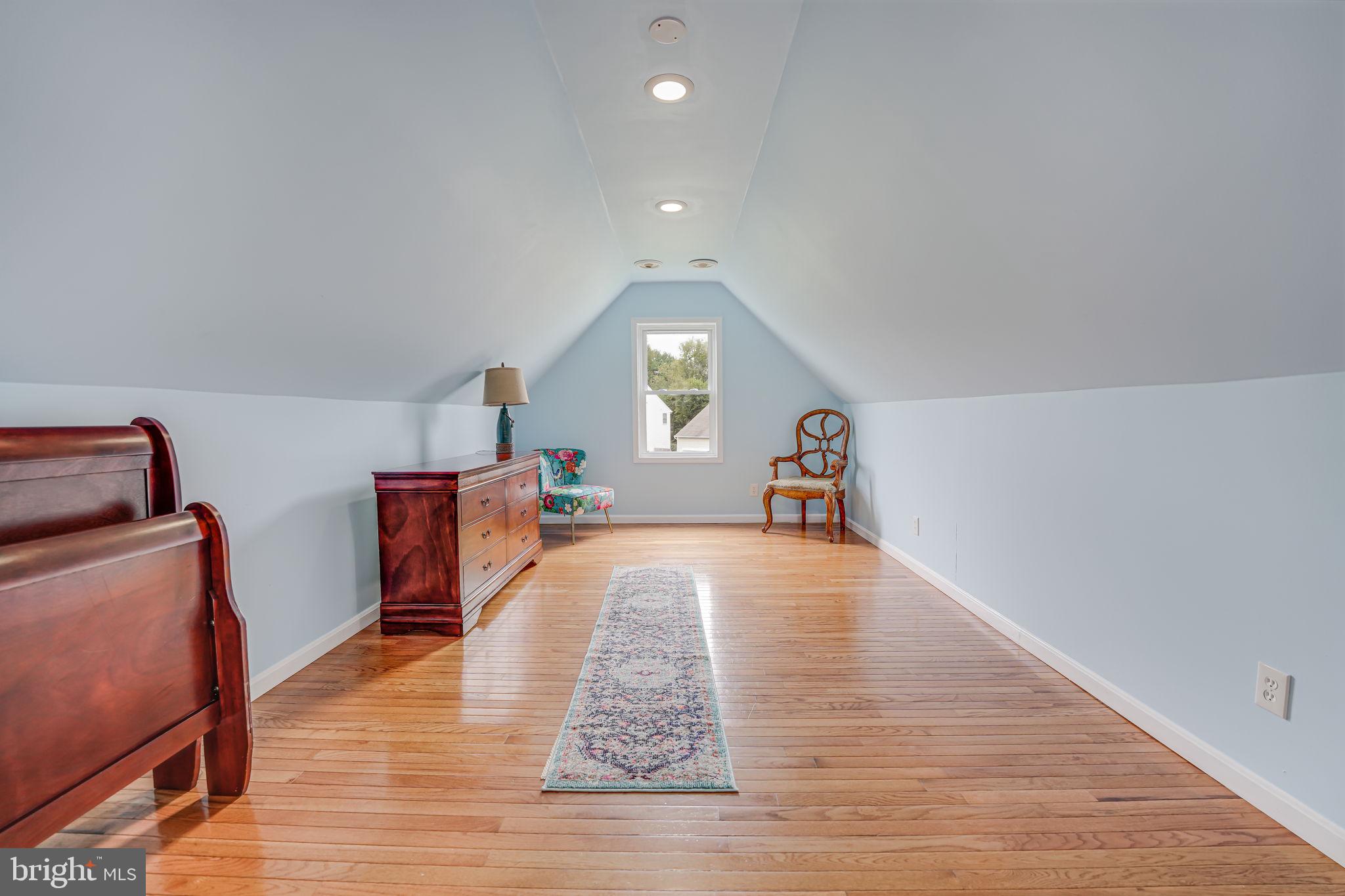 2702 McKenzie Ln