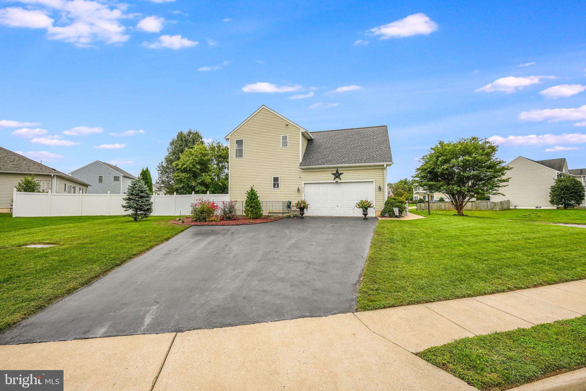 2702 McKenzie Ln