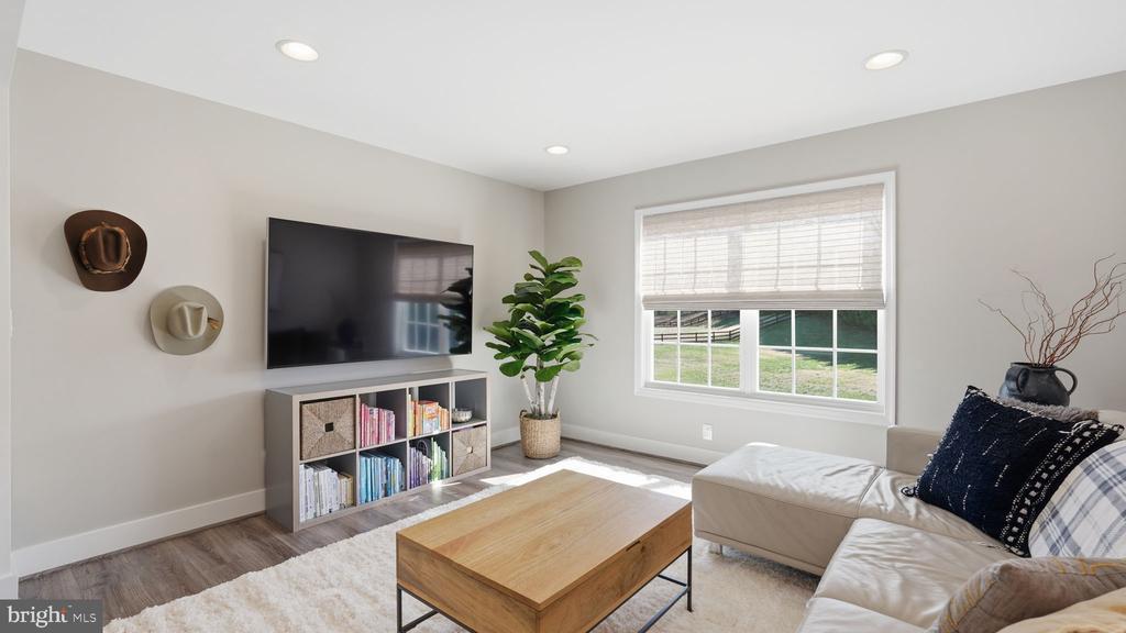 108 BROOKE POINT COURT