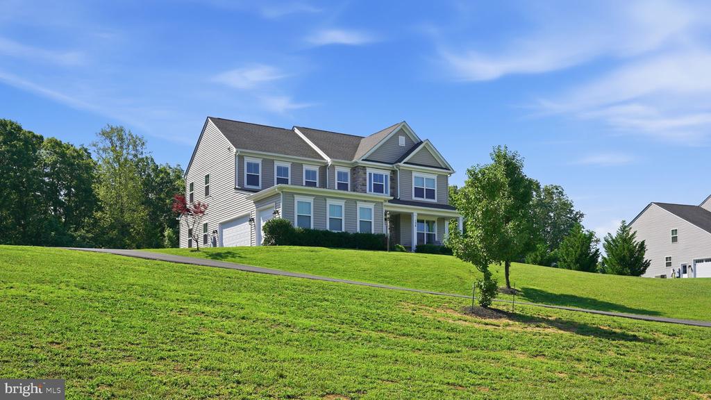 124 BROOKE POINT COURT
