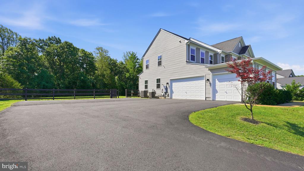 124 BROOKE POINT COURT