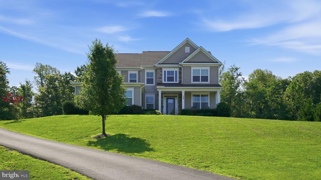 124 BROOKE POINT COURT