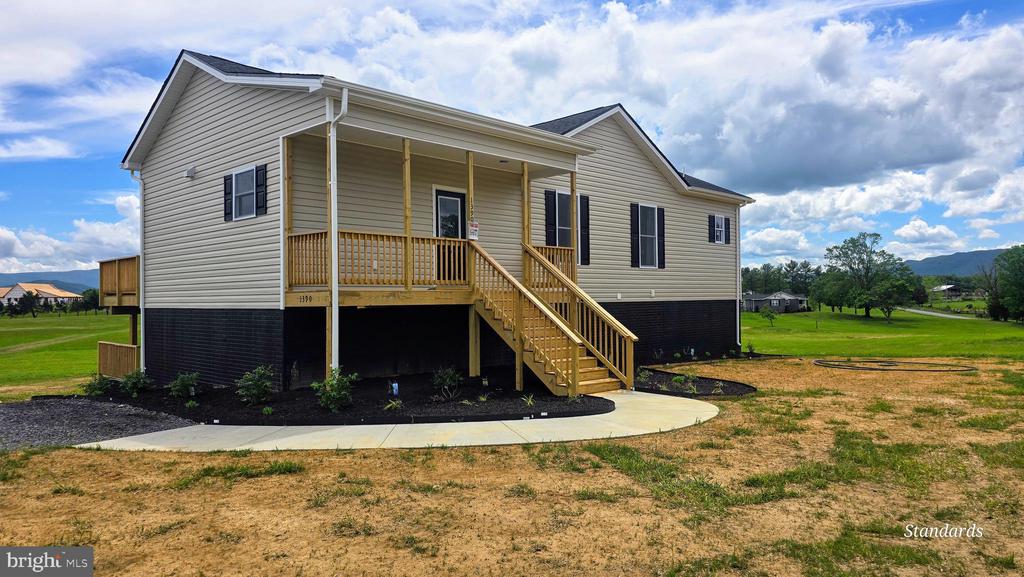 1390 RIVERMONT DR