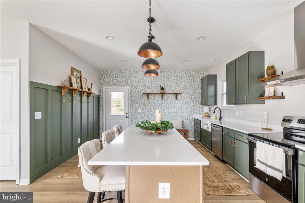 1390 RIVERMONT DR