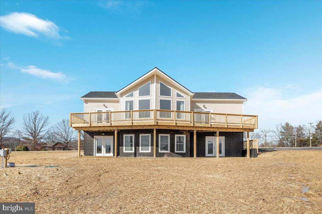 1390 RIVERMONT DR
