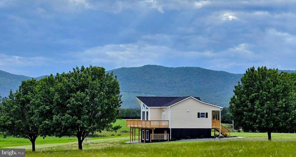 1390 RIVERMONT DR