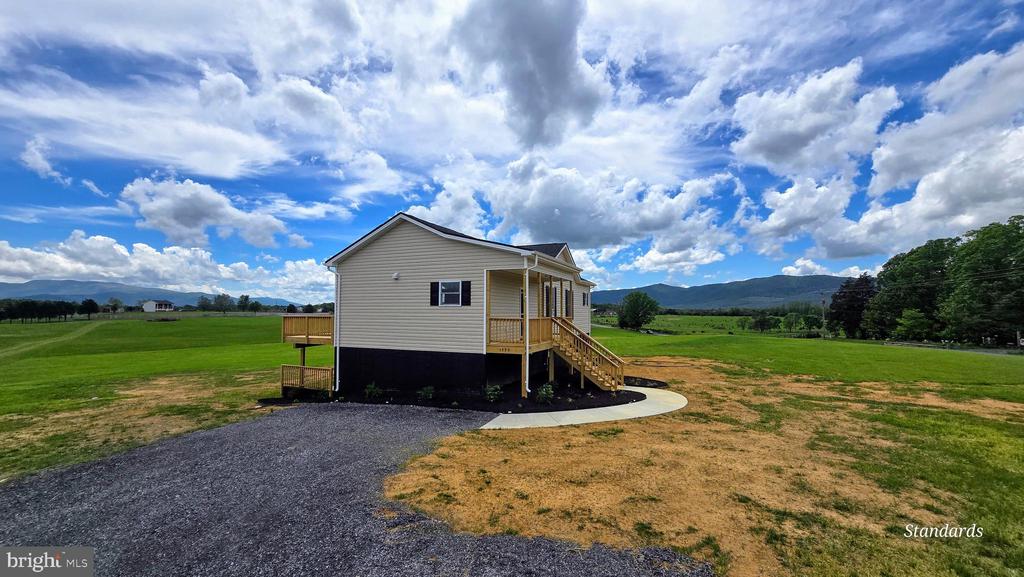 1390 RIVERMONT DR