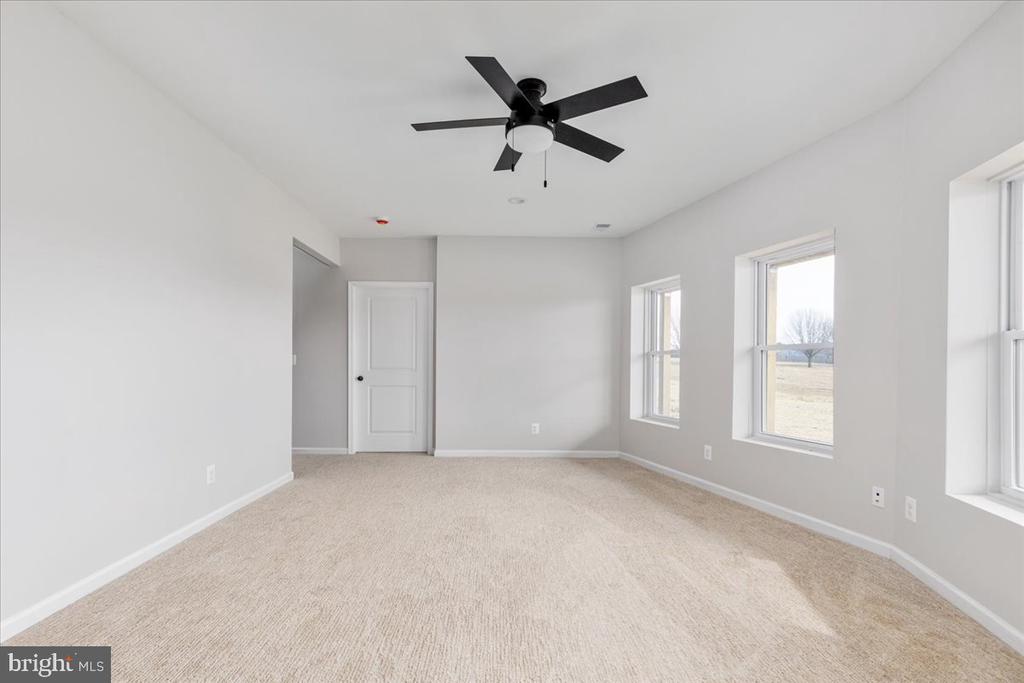 1390 RIVERMONT DR