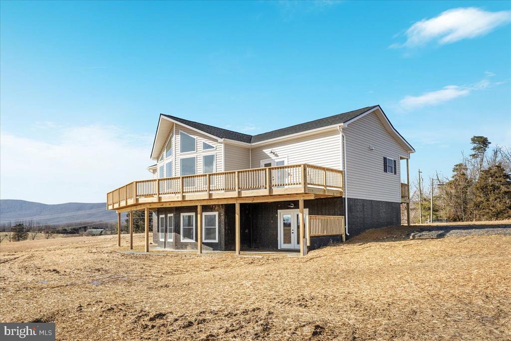 1390 RIVERMONT DR