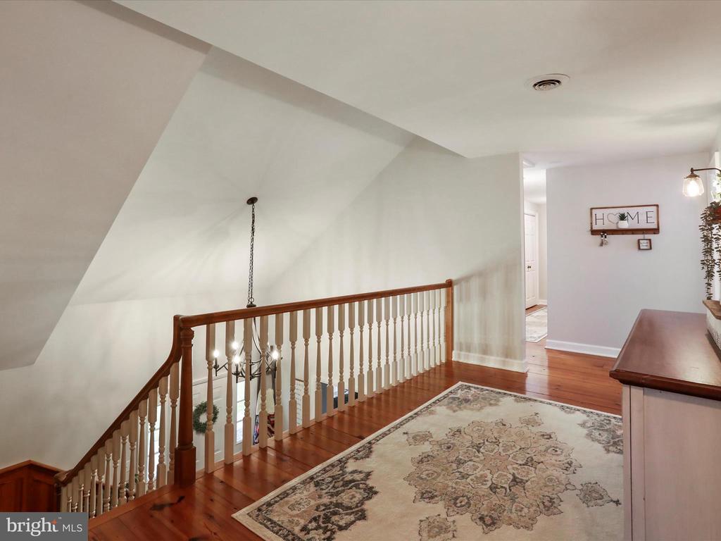 535 Bowling View Rd