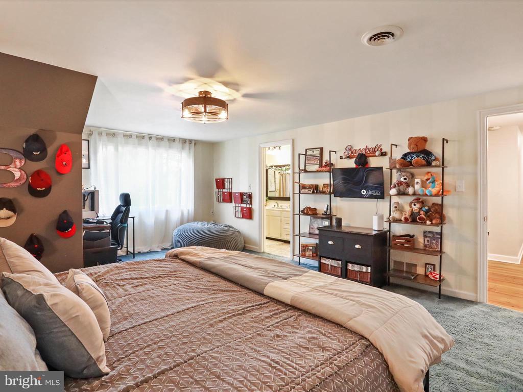 535 Bowling View Rd