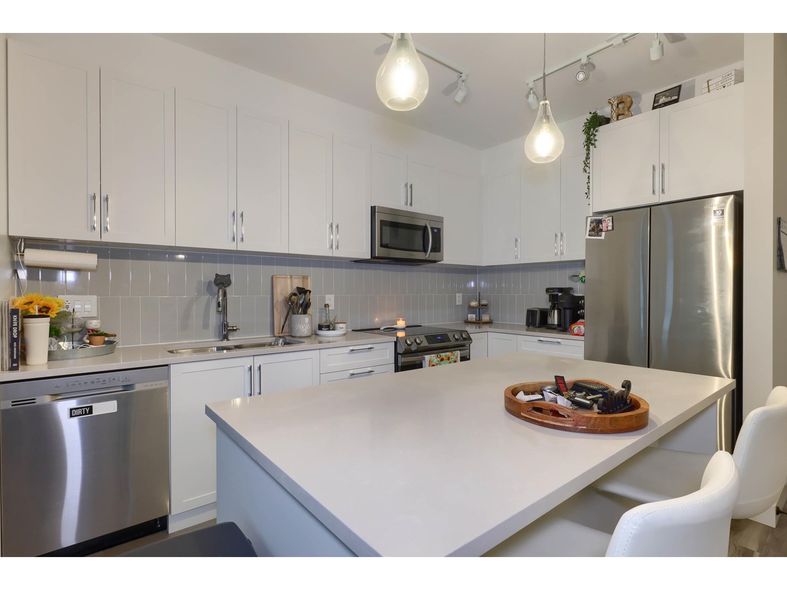 307 20356 72B AVENUE